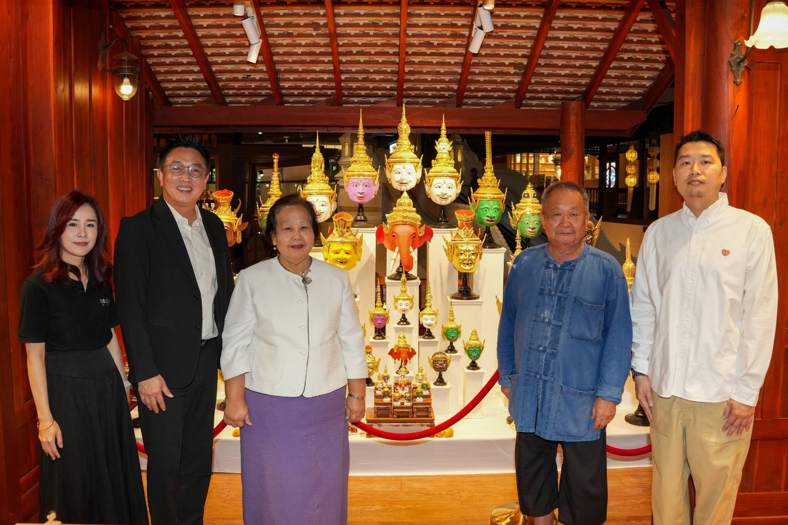 เมืองสุขสยาม เนรมิต “SOOK SMALL WORLD”ชวนสัมผัสมนต์เสน่ห์แห่งศิลปะ ย่อส่วนวิถีและวัฒนธรรมไทย สู่งานคราฟต์ไทยขนาดจิ๋วณ ชั้น UG โซนภาคกลาง เมืองสุขสยาม ไอคอนสยาม